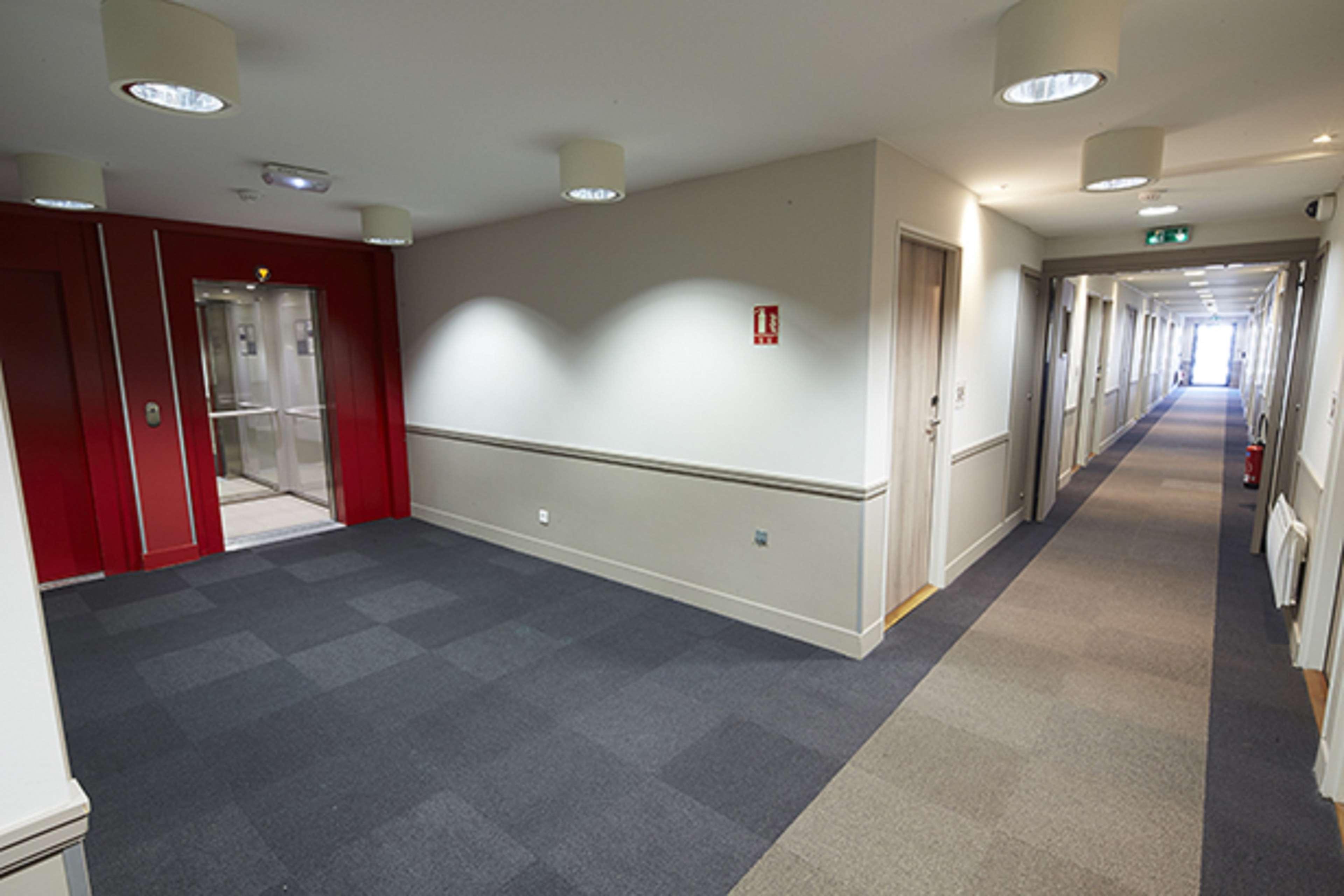 Ibis Lyon Est Meyzieu Hotel Buitenkant foto