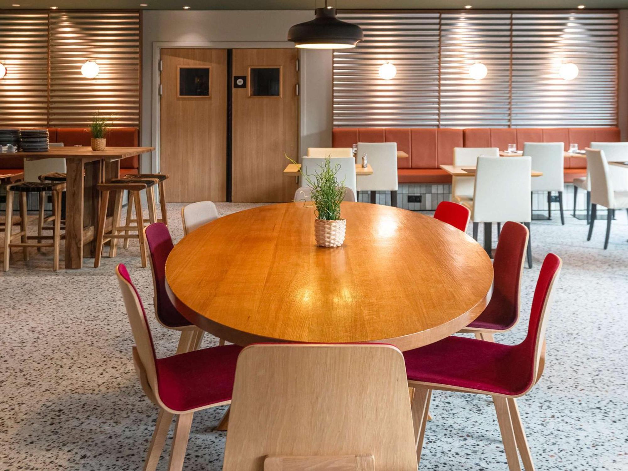 Ibis Lyon Est Meyzieu Hotel Buitenkant foto