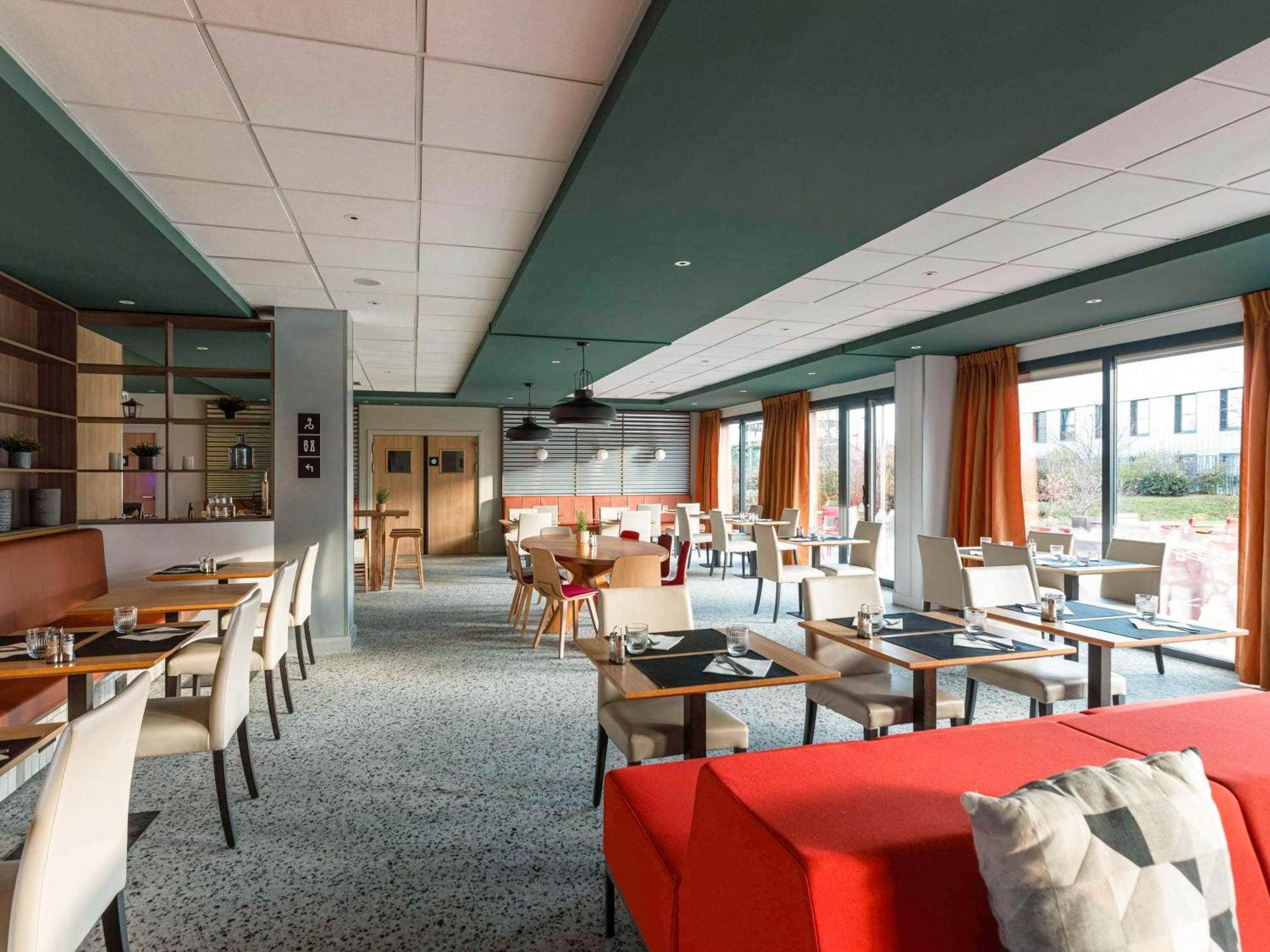Ibis Lyon Est Meyzieu Hotel Buitenkant foto