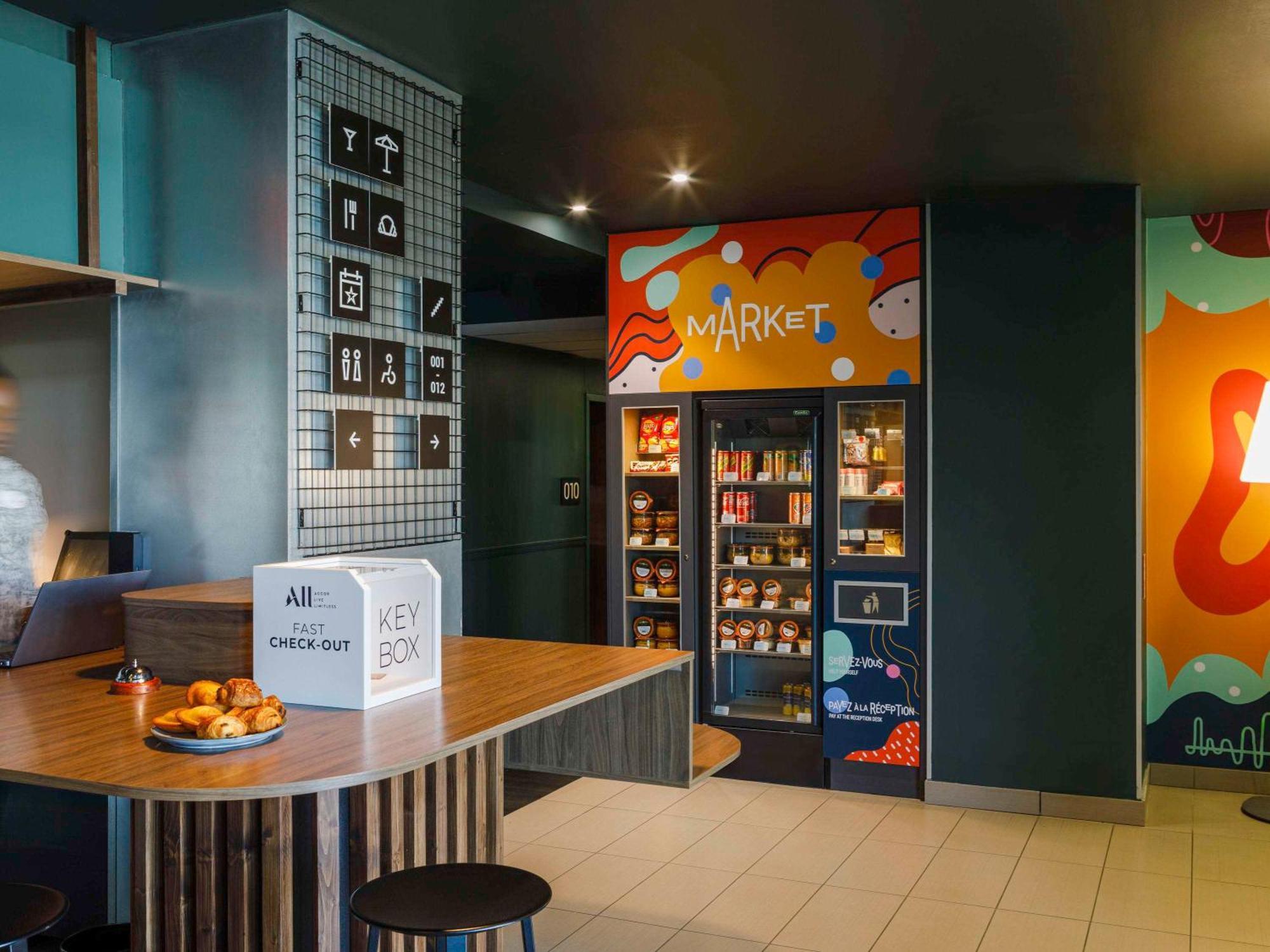 Ibis Lyon Est Meyzieu Hotel Buitenkant foto